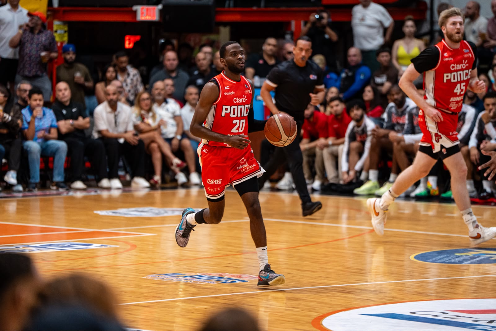 Leones van a las finales de conferencia y Criollos a un juego
