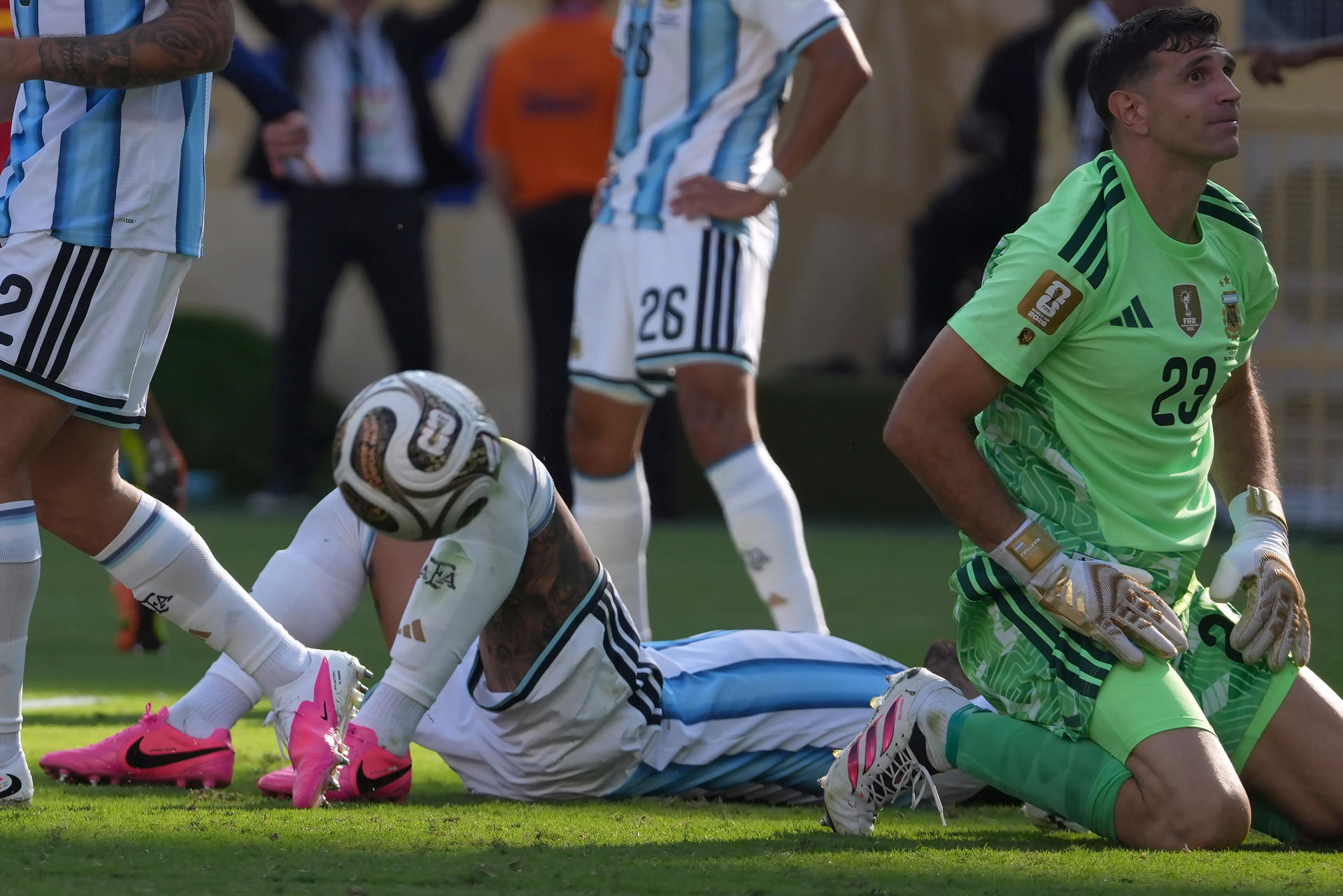 &#8216;Dibu&#8217; Martínez pone en duda su continuidad en selección argentina tras derrota con España