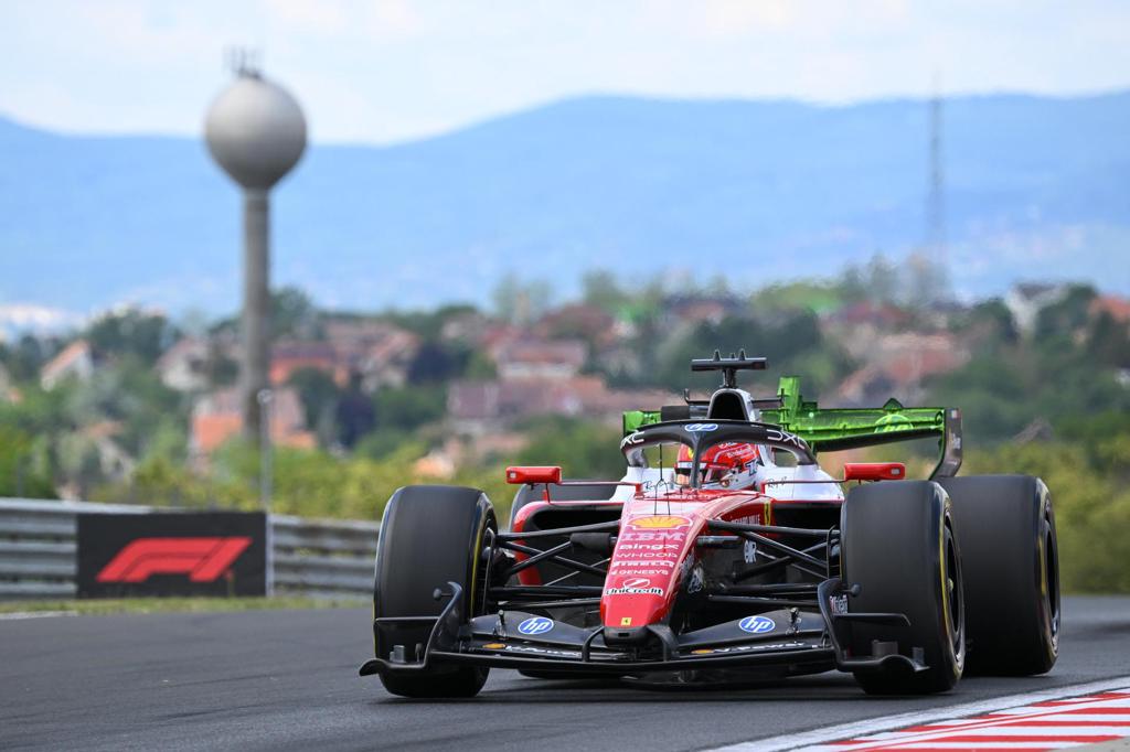 Leclerc lidera, por delante de Verstappen y Hamilton, el primer libre de Hungría