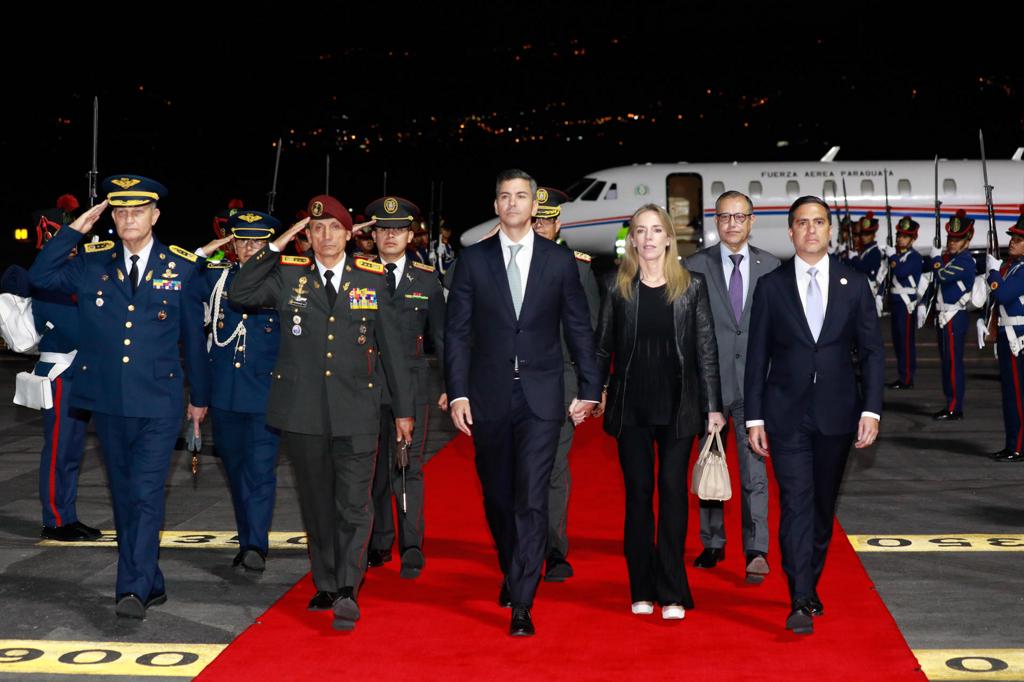 Peña aterriza en Quito para reunirse con Noboa y reforzar la cooperación Ecuador-Paraguay