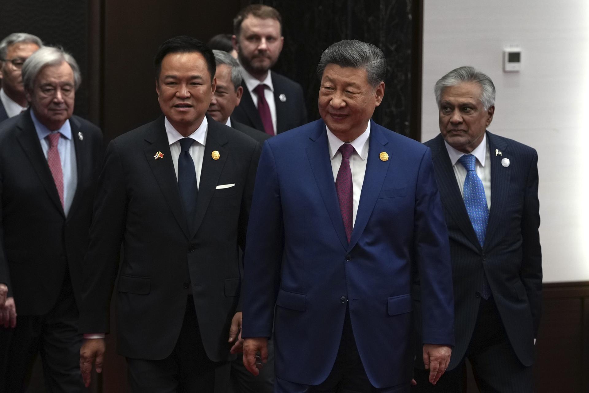 Dar aborda con China y la ONU asuntos regionales mientras Pakistán media entre EEUU e Irán