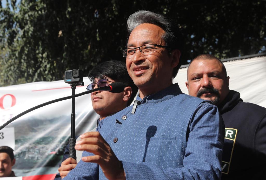 El activista Sonam Wangchuk finaliza su huelga de hambre de veintiséis días en la India