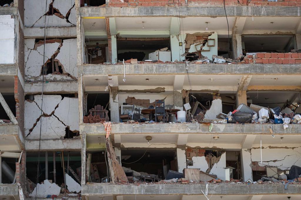 Del rescate a la remoción de escombros, un mes de los sismos en la zona cero de Venezuela