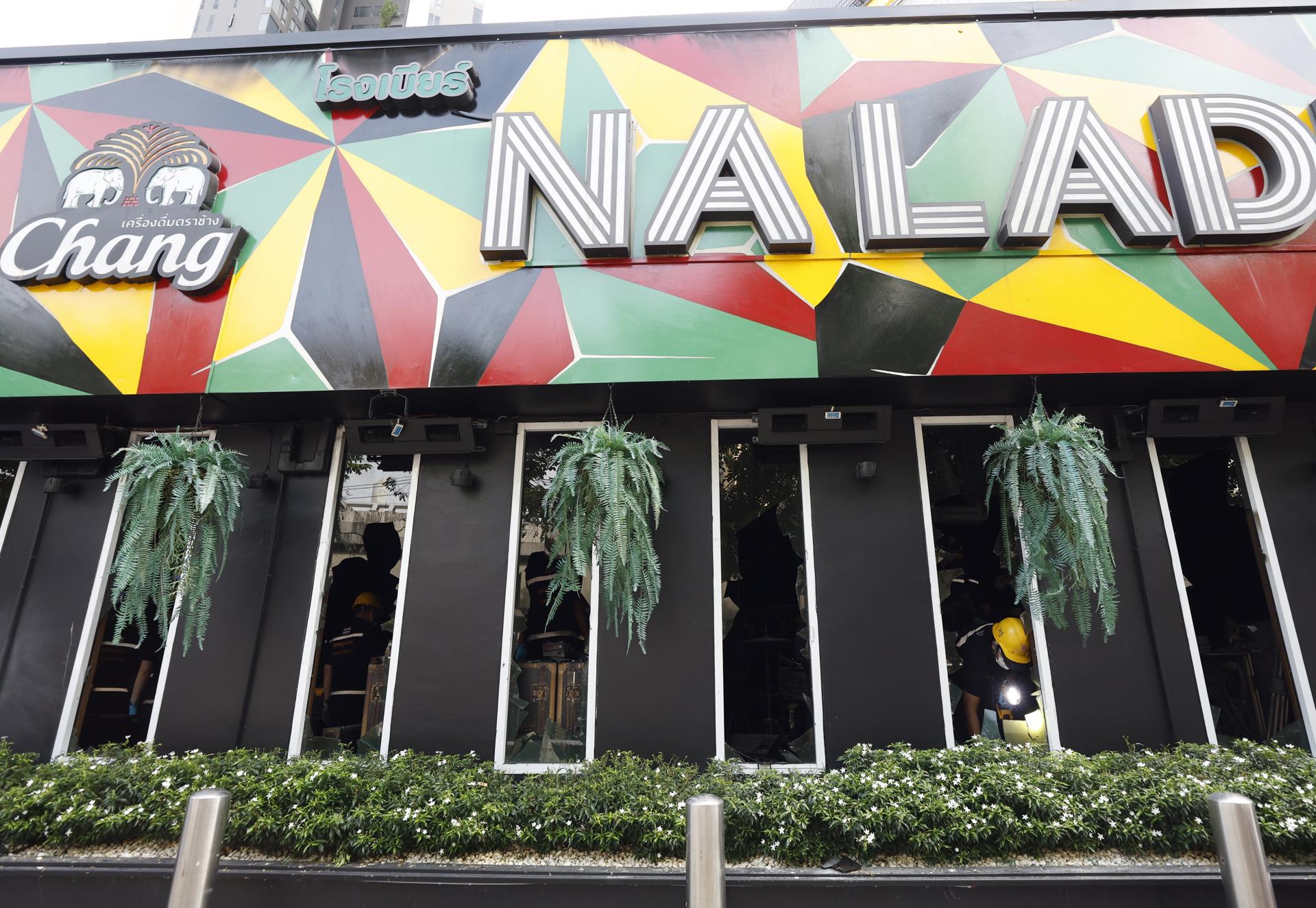 El incendio mortal en un bar de Bangkok genera dudas sobre la seguridad en locales de ocio