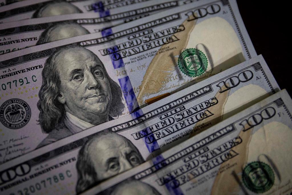 Desconocido roba $8,000 de dos sobres de un concesionario de autos en Río Piedras