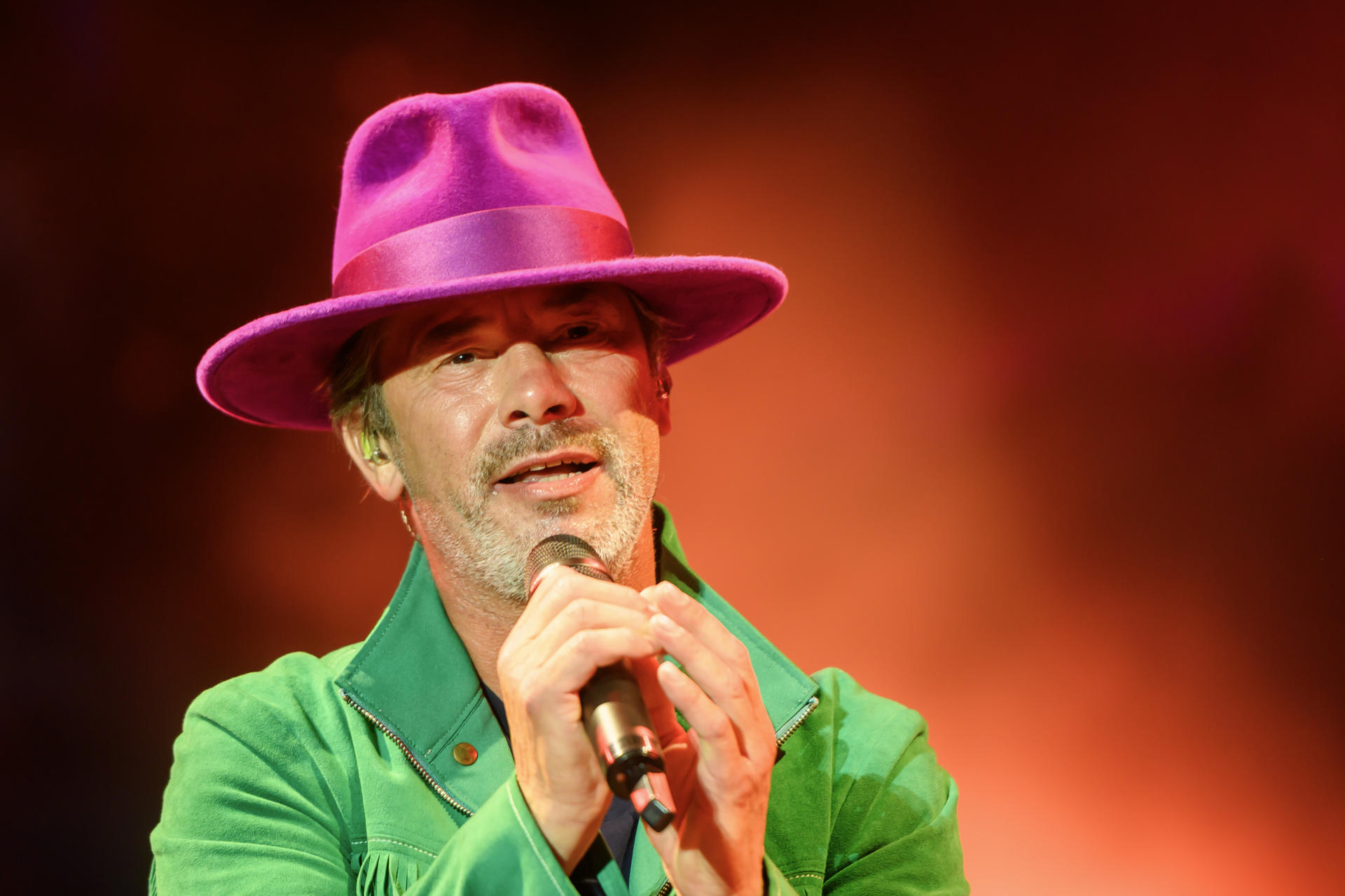 Jamiroquai, entre su mítica música y el cariño a los afectados por el incendio de Almería