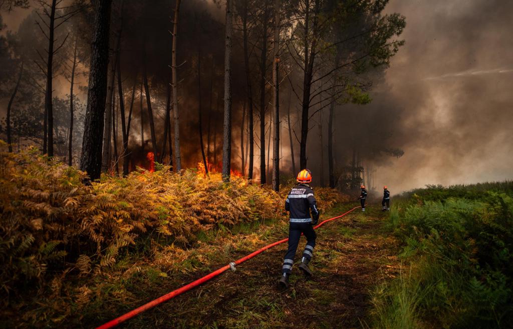 El incendio en Francia deja pérdidas millonarias, caída del turismo y mensajes erráticos