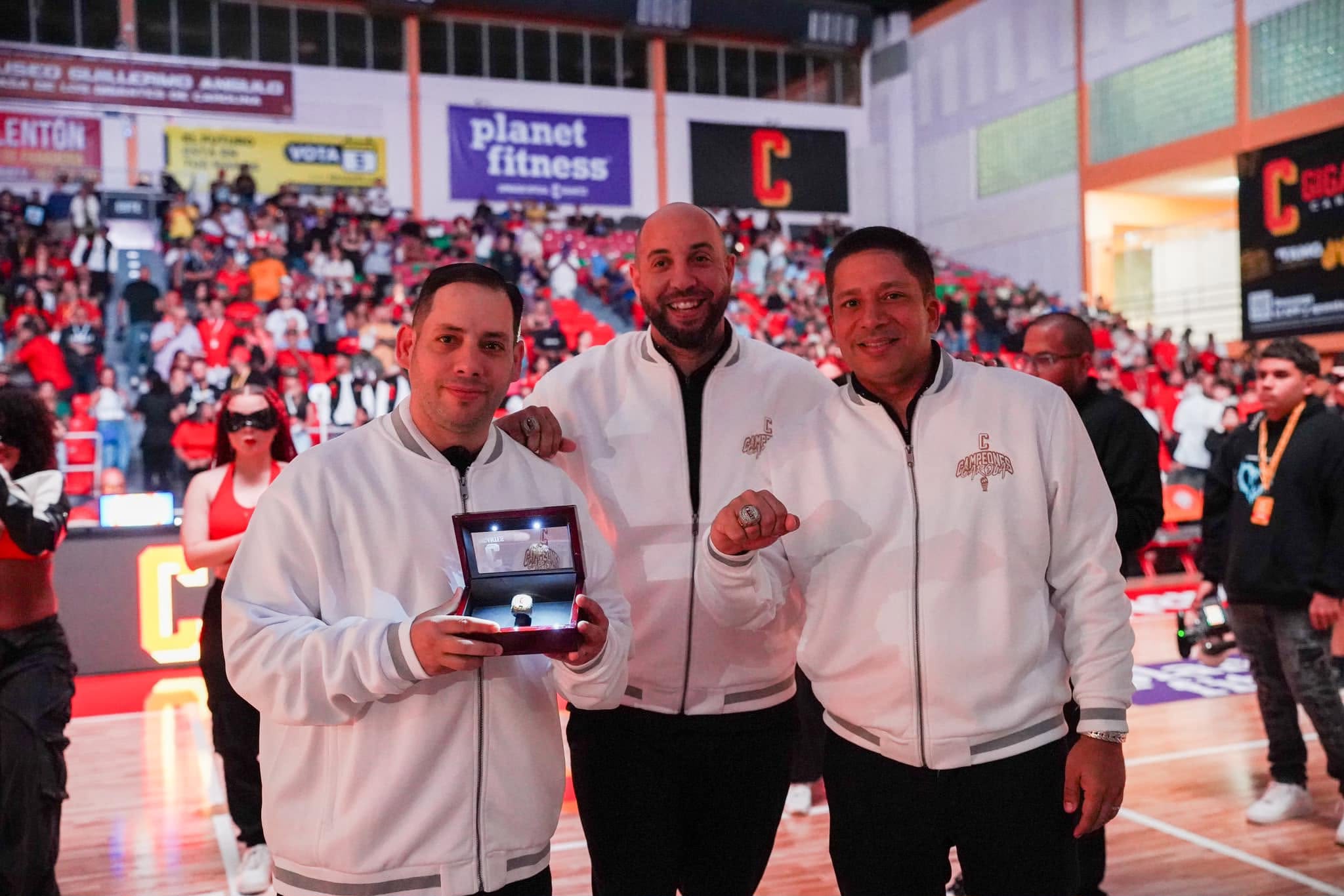 Gigantes anuncian salida del dirigente y su asistente