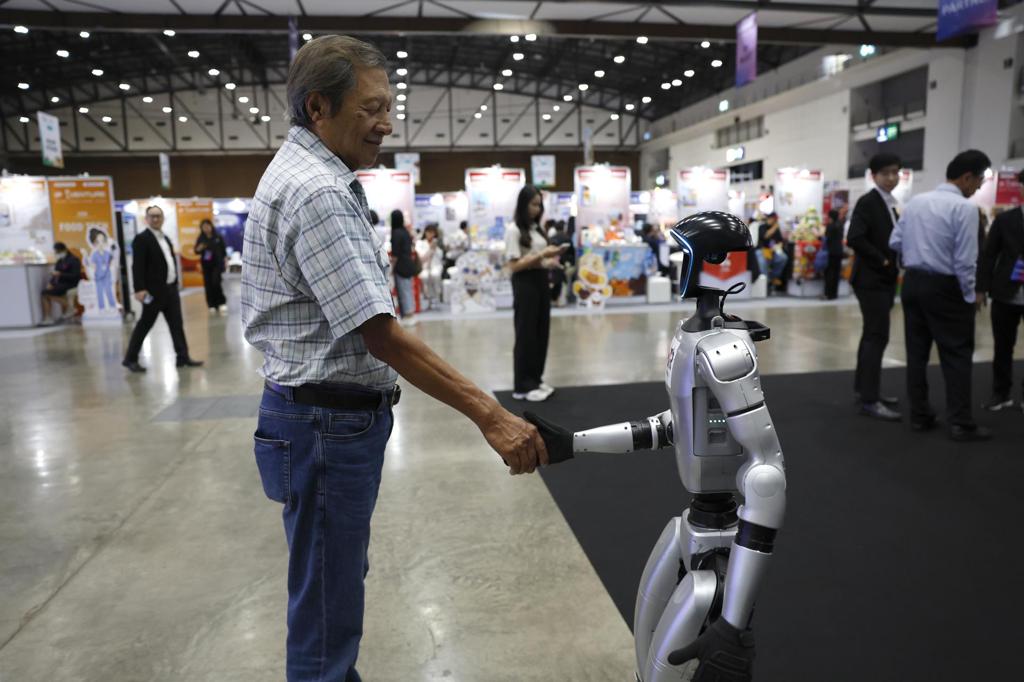 Asia acelera la carrera por llevar los robots de la exhibición a las fábricas