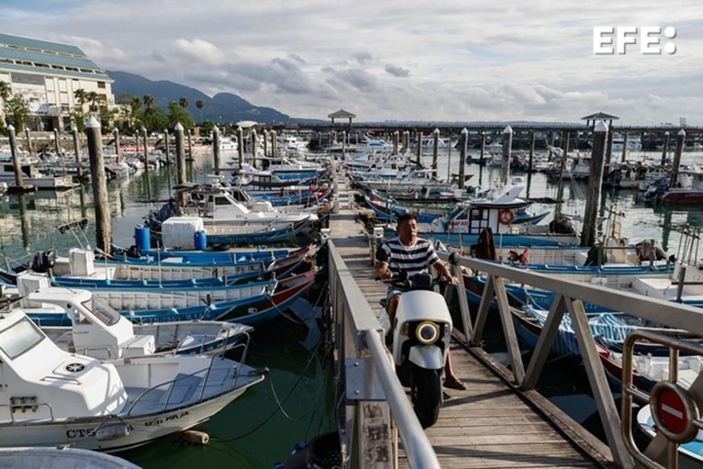 El tifón Saudel se acerca a la costa oriental china tras pasar Narra por el sur del país