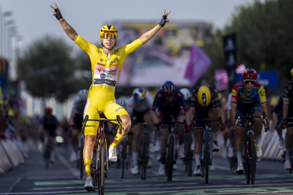 Lorena Wiebes mantiene su dominio y también gana la segunda etapa del Tour de Francia