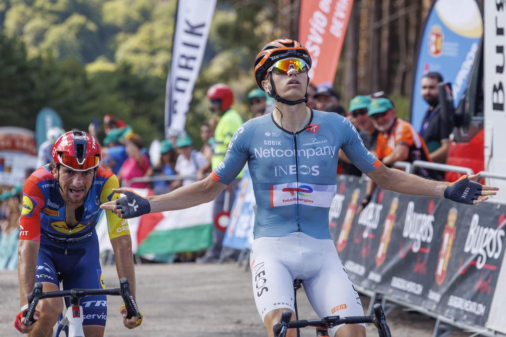 Oscar Onley lidera la Vuelta a Burgos tras ganar en Pineda de la Sierra