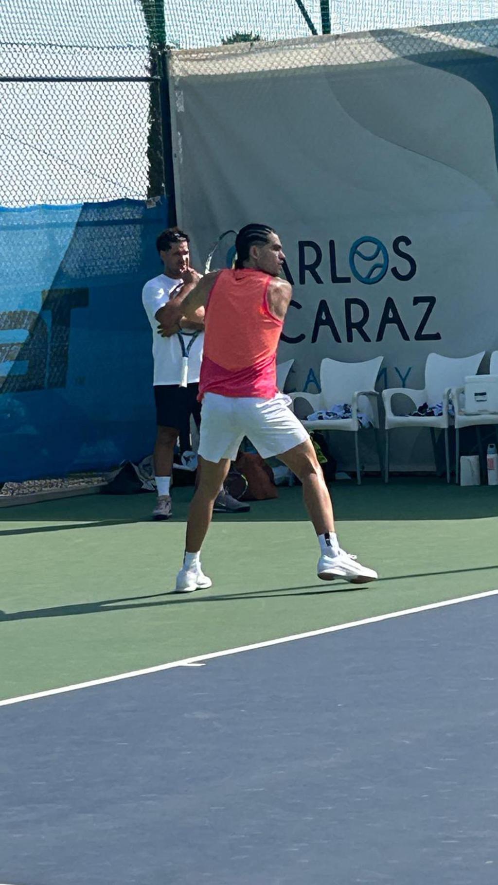 Carlos Alcaraz prepara su regreso a las pistas con un entrenamiento sorpresa en Alicante