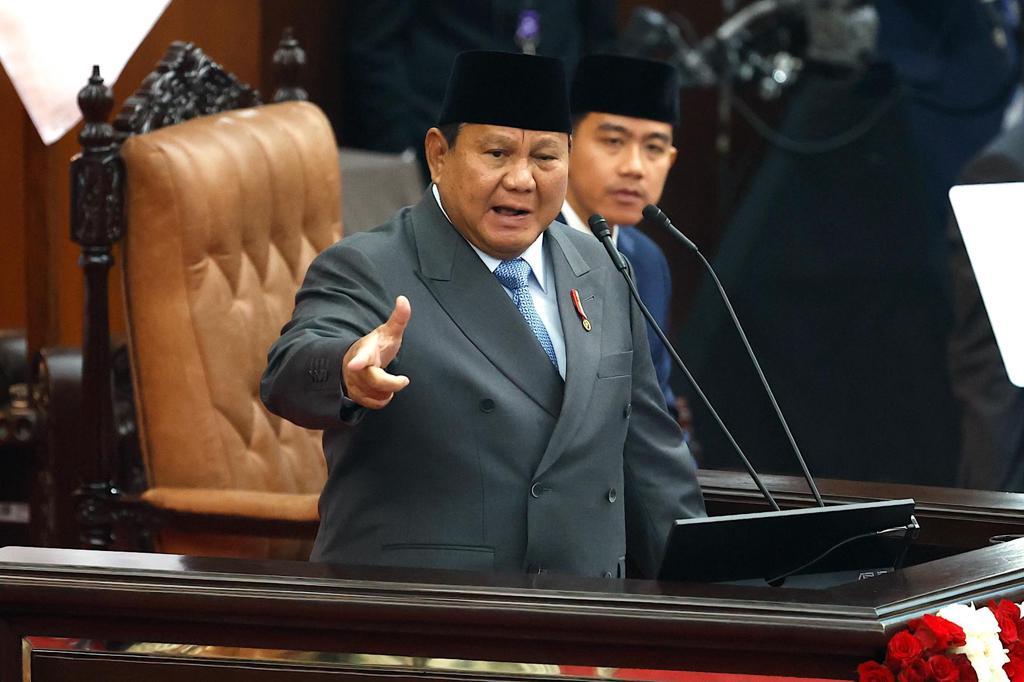 El líder indonesio rectifica y dice que sector privado podrá exportar recursos naturales
