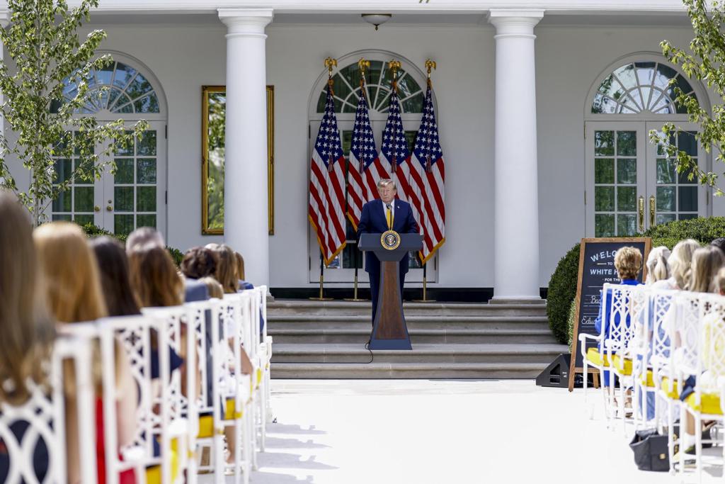 Trump ataca a Carney y asegura que «jamás interferiría» con los canadienses francófonos