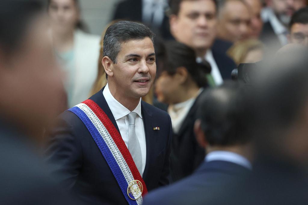 Paraguay crece bajo los primeros tres años de Peña, pero el dinero no alcanza para todos