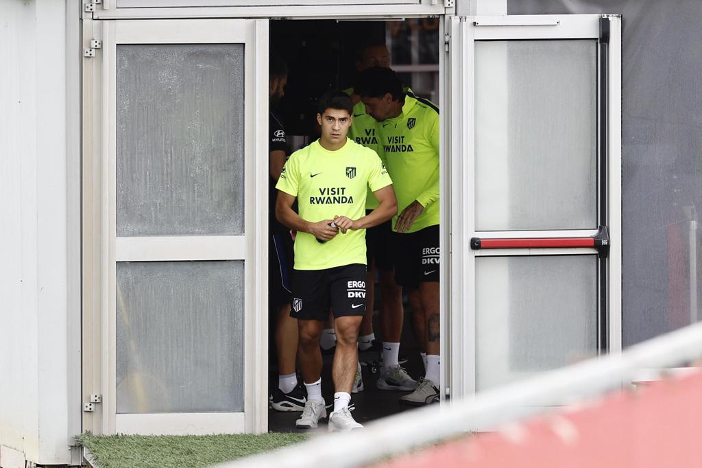 Obed Vargas y Lemar siguen con los entrenamientos, pendientes de una posible salida