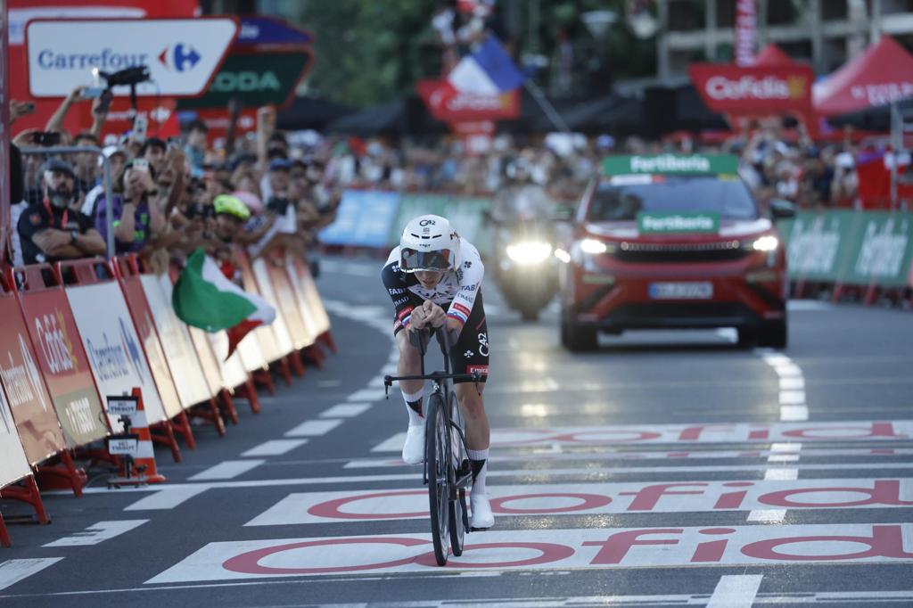 El bólido en Mónaco fue Pogacar, primer maillot rojo de la Vuelta 2026
