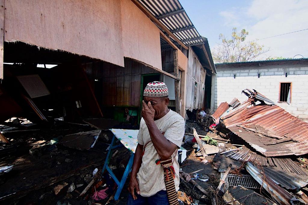 Cerca de medio centenar de muertos y 2.000 evacuados tras un terremoto de 7,7 en Indonesia