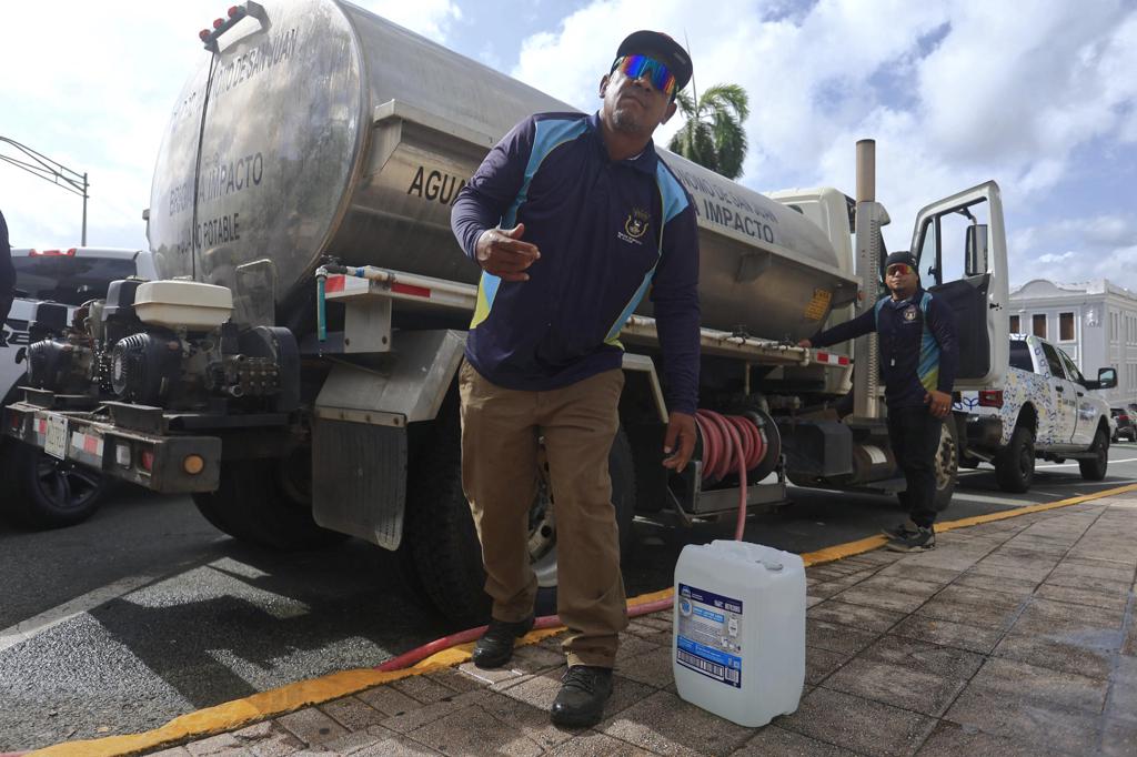 Multas de hasta $10,000 a quienes suban costos de servicio de llenado de cisternas