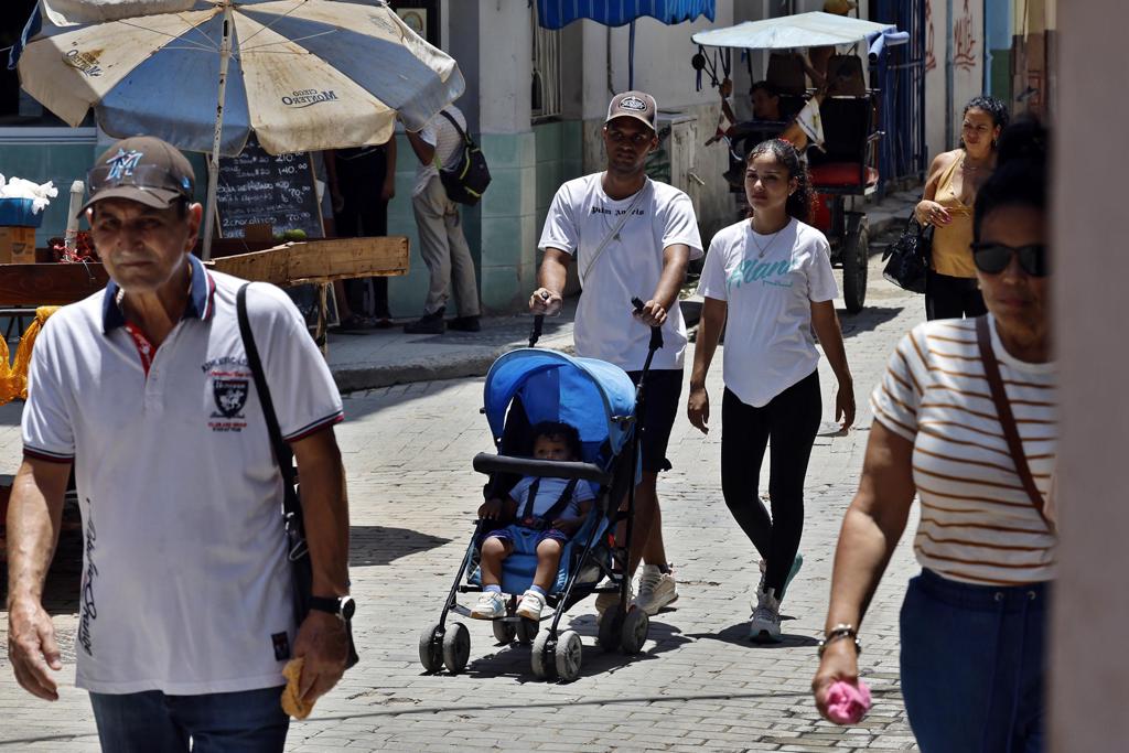 El embarazo adolescente en Cuba: «Soy una niña aprendiendo a ser mamá»