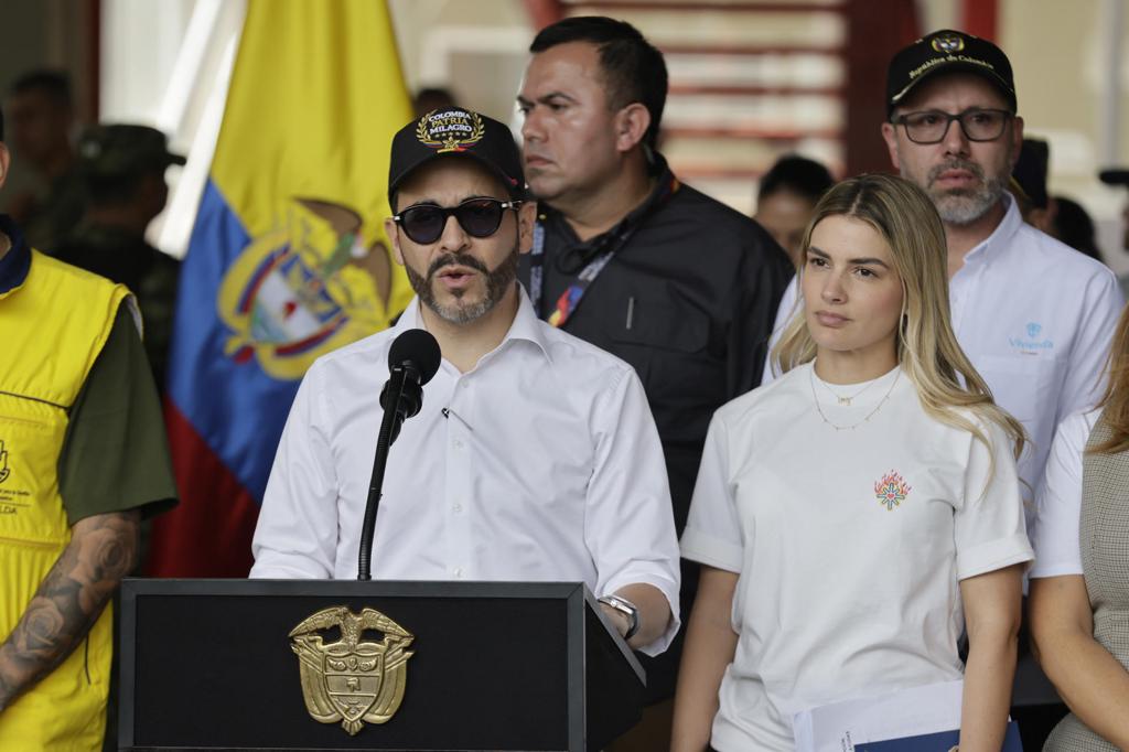 Colombia proyecta la reconstrucción mientras continúa la búsqueda entre los escombros