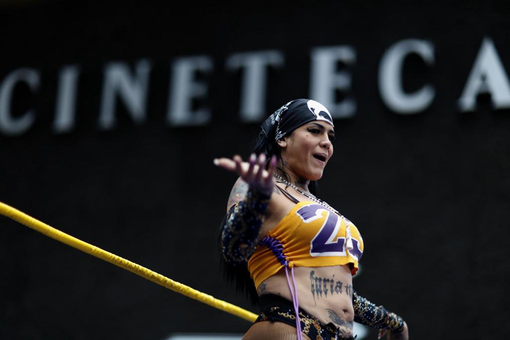 Mujeres trans suben al ring de la lucha libre para desafiar la transfobia en México
