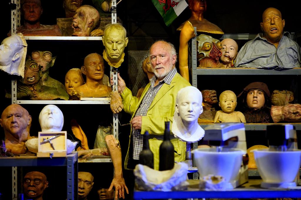 Colin Arthur aloja su memoria de cine en unos antiguos gallineros de Valoria (Valladolid )