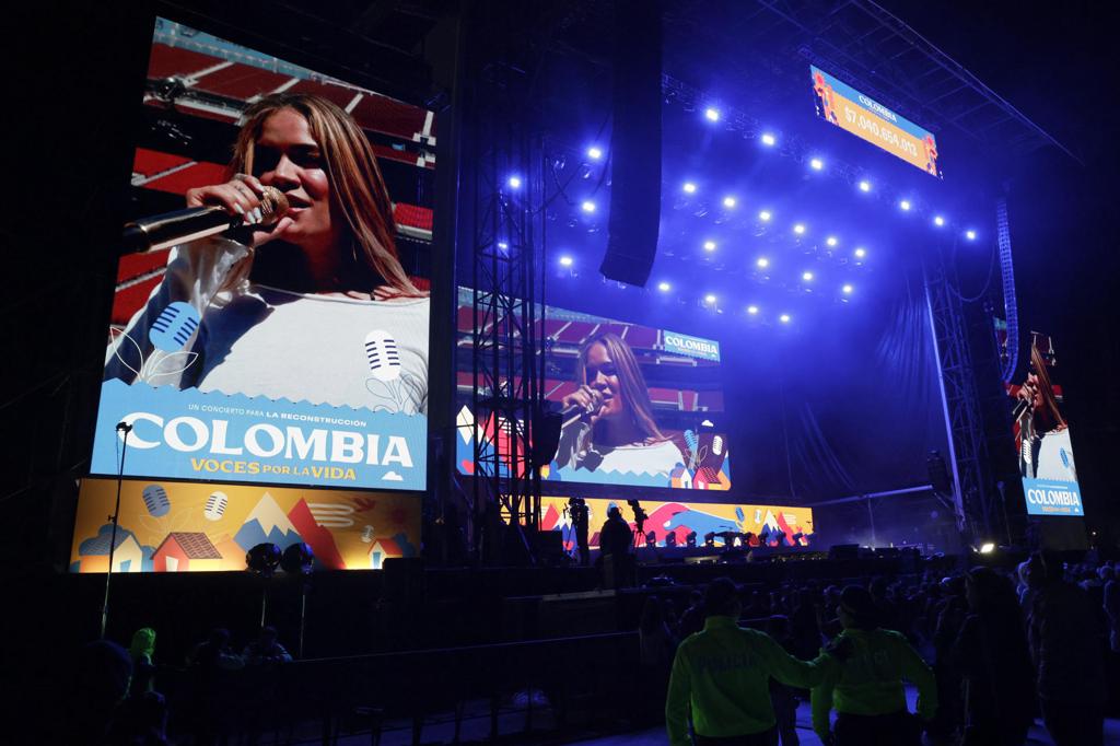 Karol G dona un millón de dólares a concierto benéfico luego del terremoto en Colombia