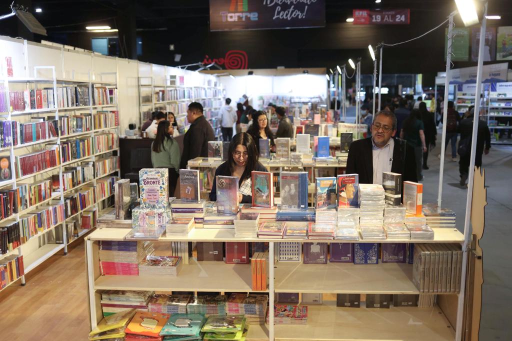 La 30 Feria Internacional del Libro de La Paz abre con Perú como invitado de honor