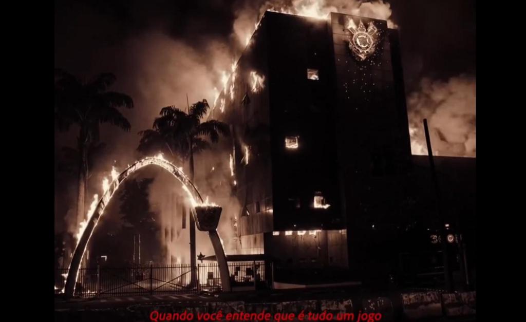 Polémica en Brasil por un videoclip de Memphis Depay en el que «incendia» el Corinthians