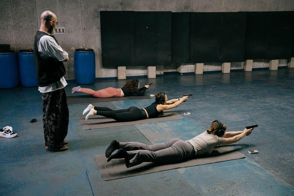 El nuevo pasatiempo de los rusos: prácticas de tiro con yoga