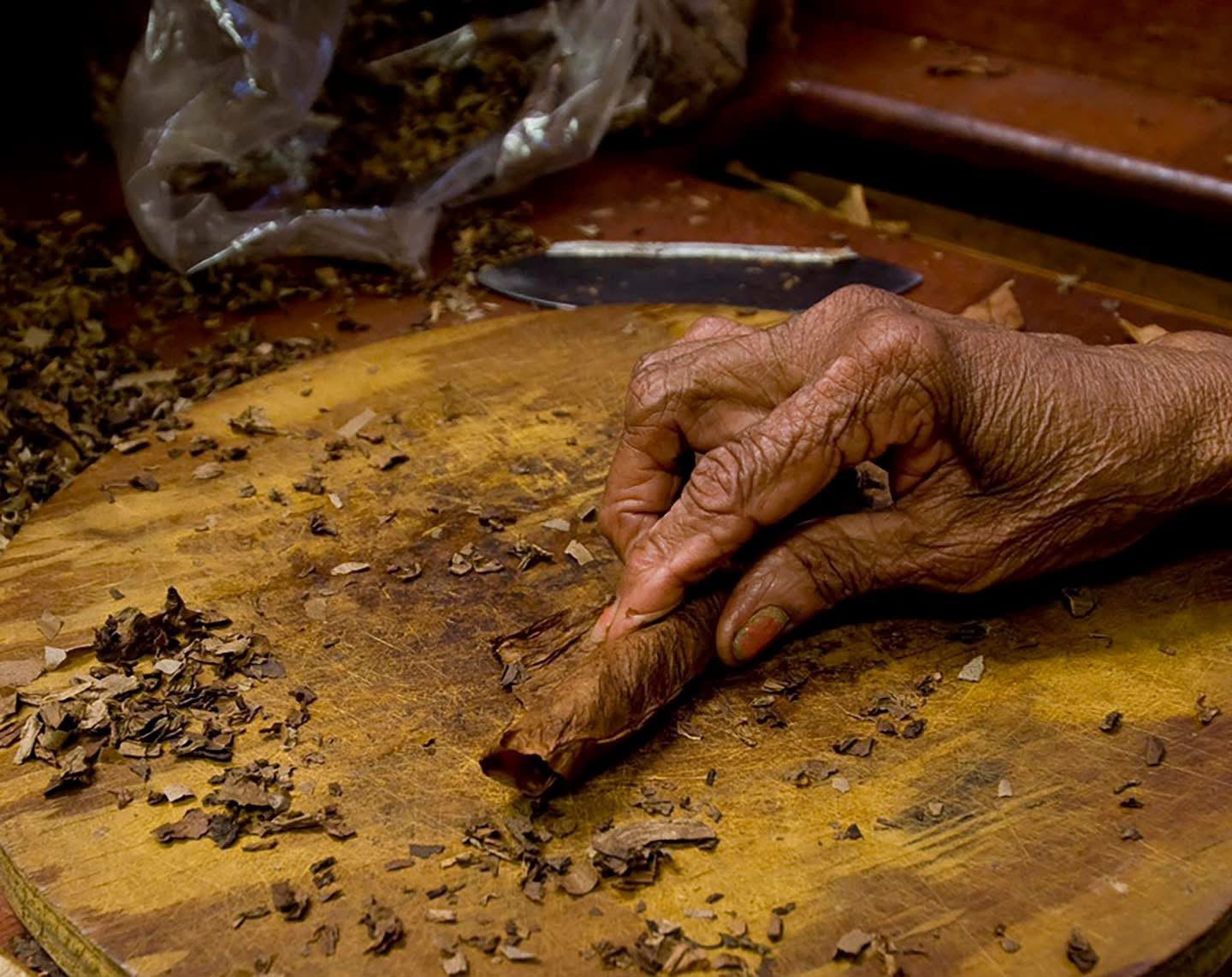 Caguas ofrecerá Taller de Confección de Cigarros