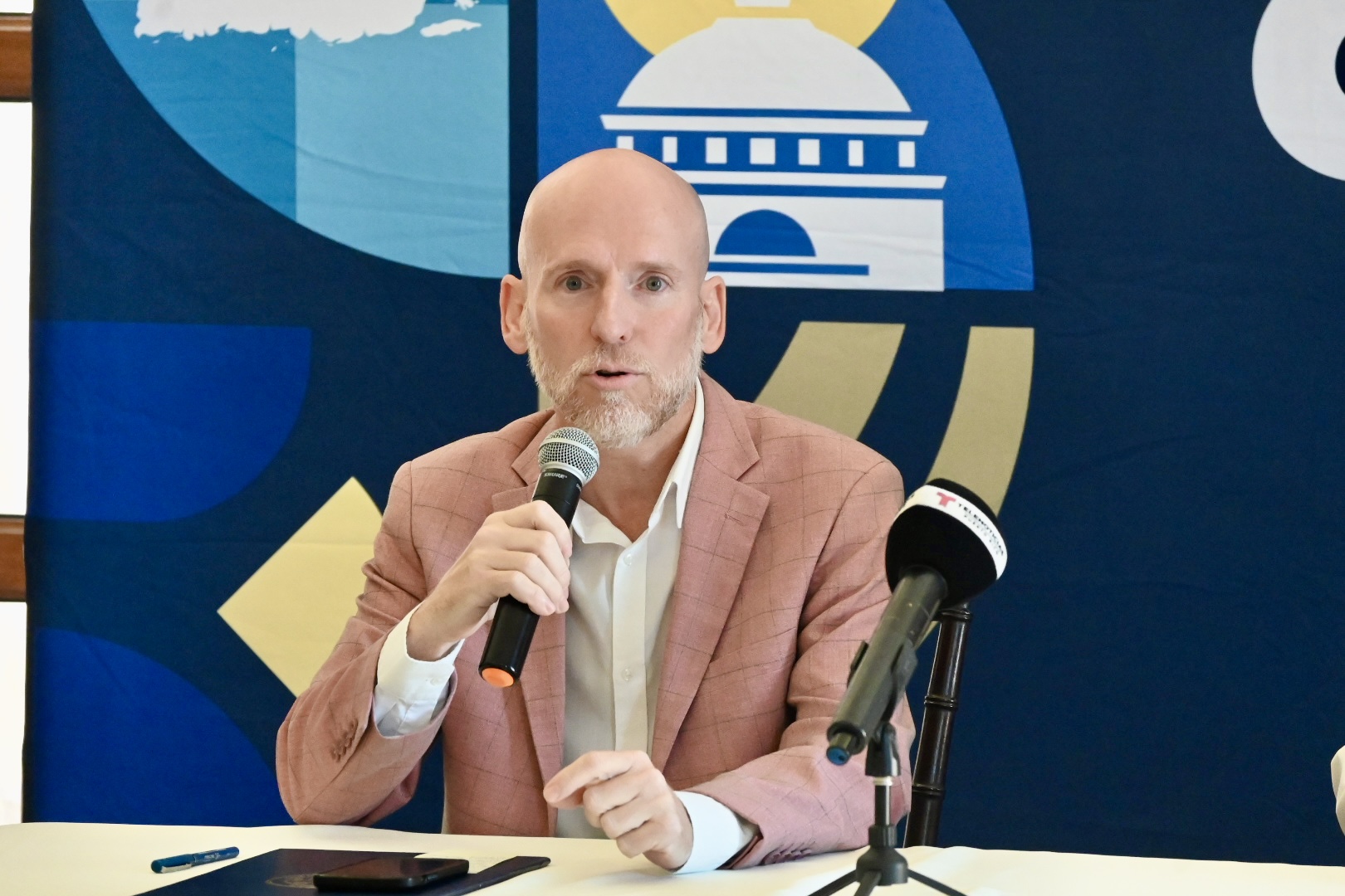 Ángel Toledo emplaza a Pablo José a mostrar los resultados de su gestión energética en Washington