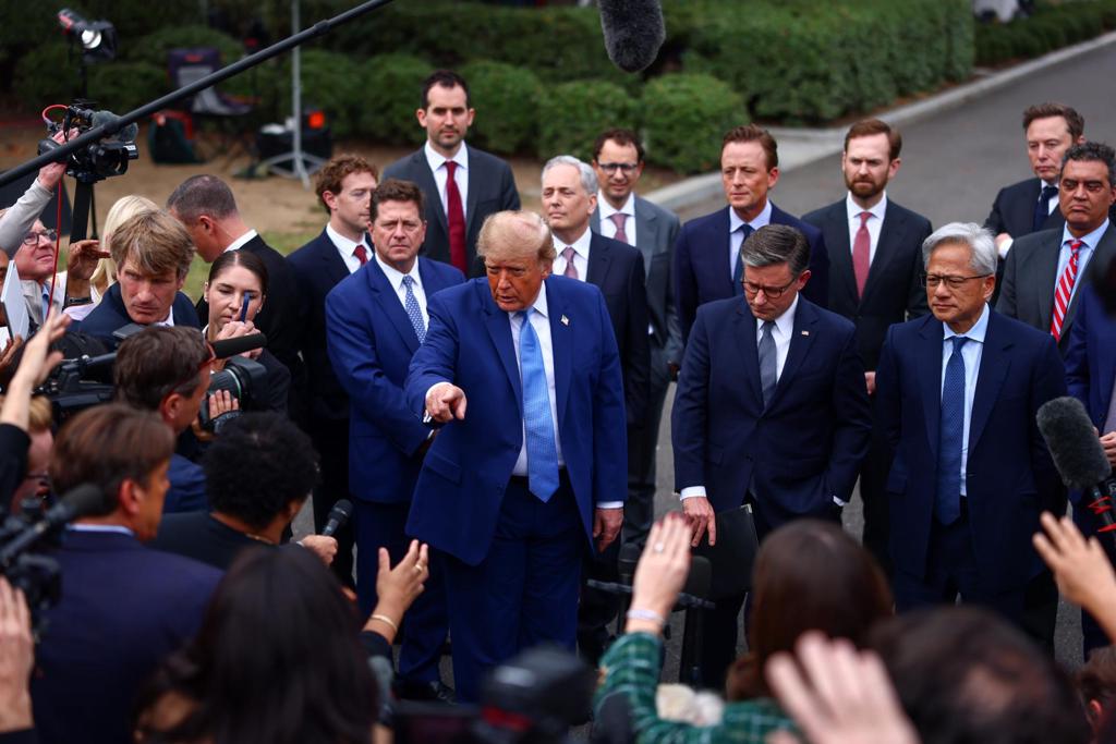 Trump dice que los republicanos están más unidos que nunca pese a discrepancias por la IA