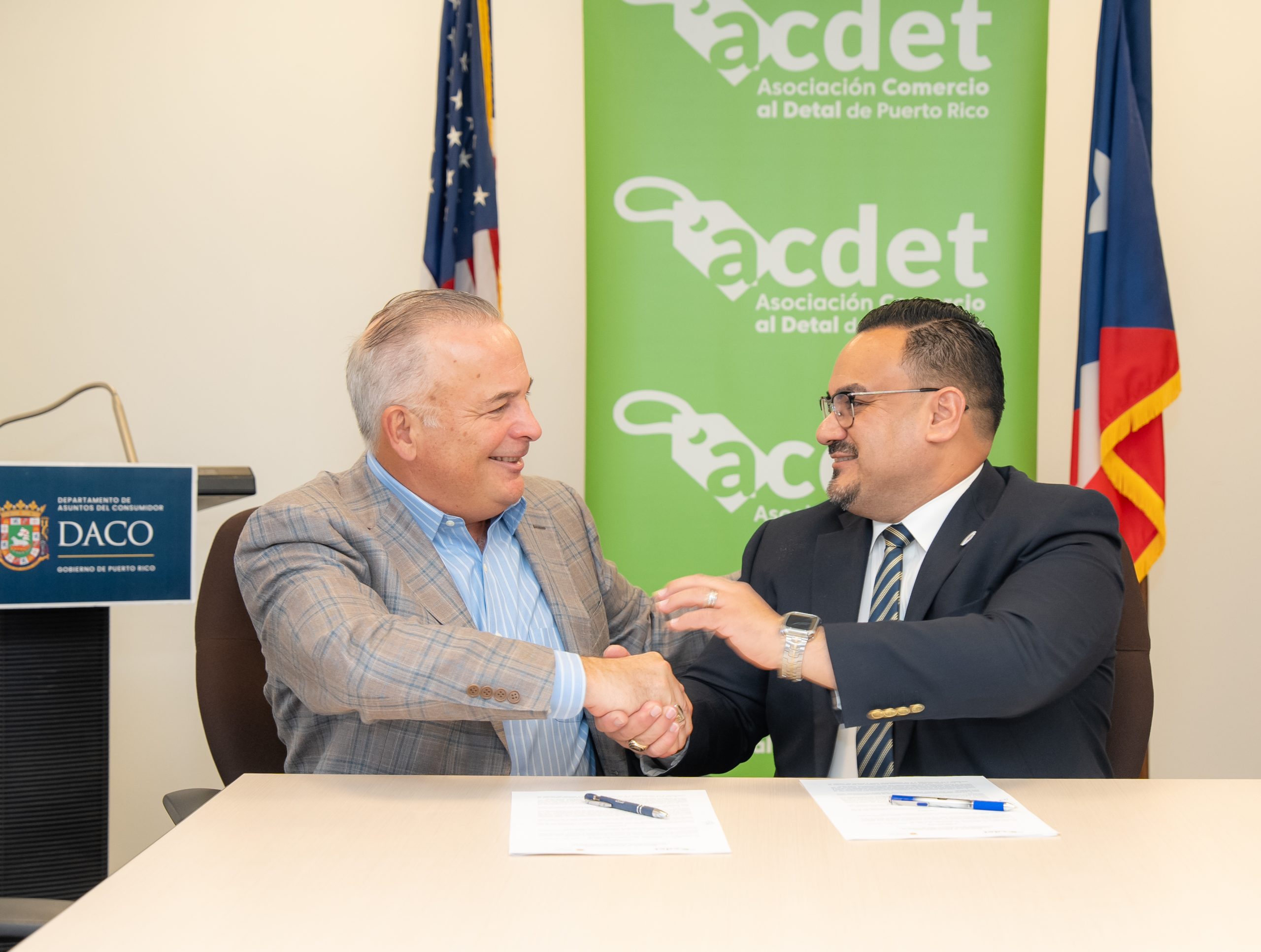Renuevan acuerdo entre DACO y Asociación de Comercio al Detal para temporada navideña