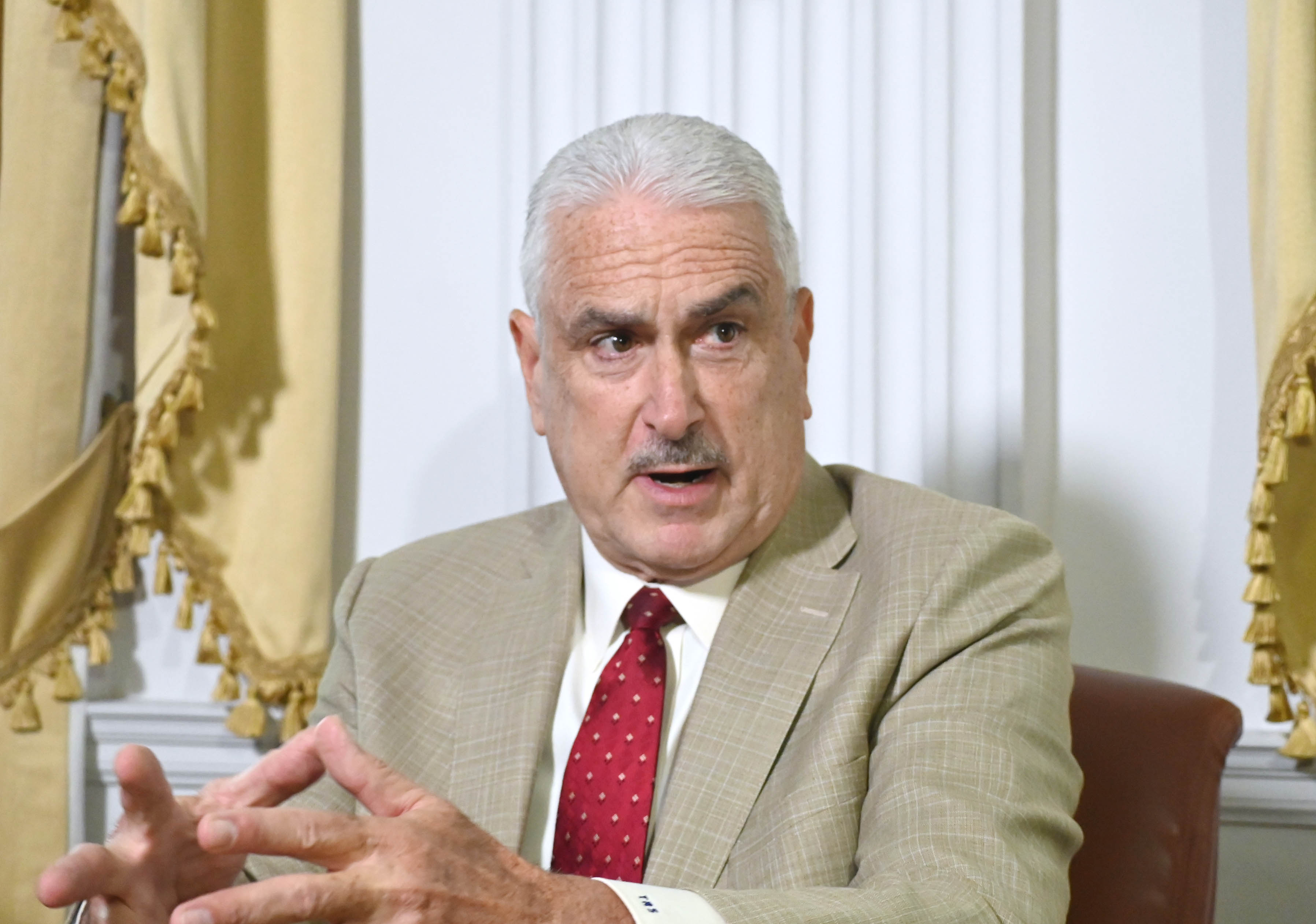 Rivera Schatz busca acabar con la “monarquía” judicial: reforma pasa a manos de la gobernadora