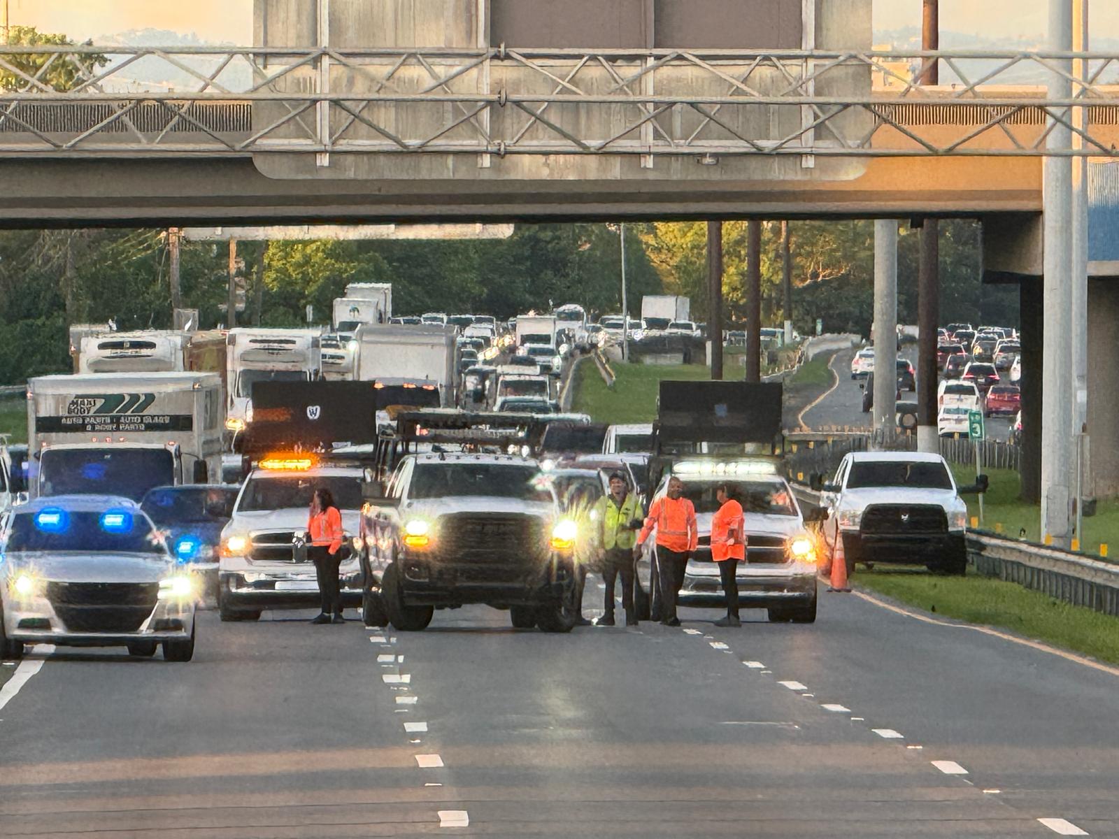 Cierran carriles de la PR-22 de Bayamón a San Juan tras muerte de un peatón