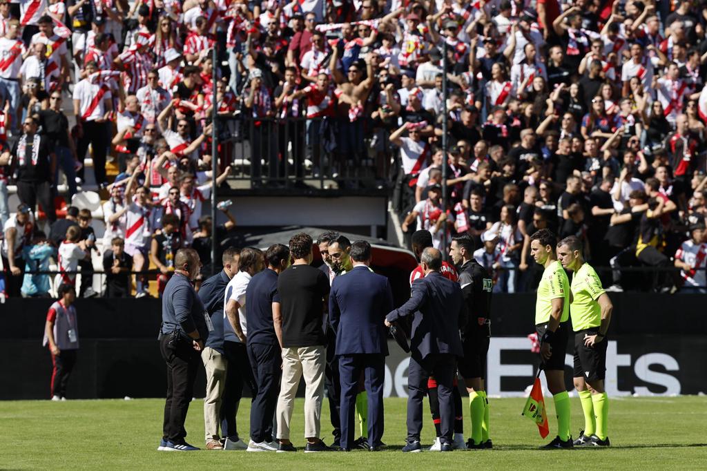Suspenden en España el partido entre Rayo y Athletic por lanzamiento de objetos al campo