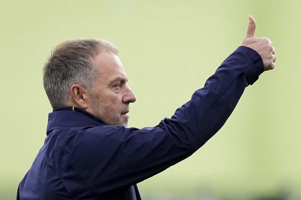 Flick confía plenamente en los árbitros, alaba a Mourinho y confirma la ausencia de Koundé