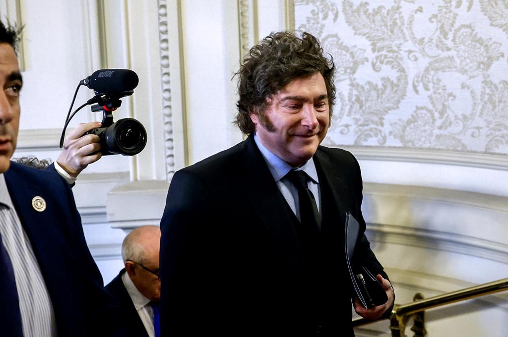 Milei llama "impresentable dictador" a Pedro Sánchez